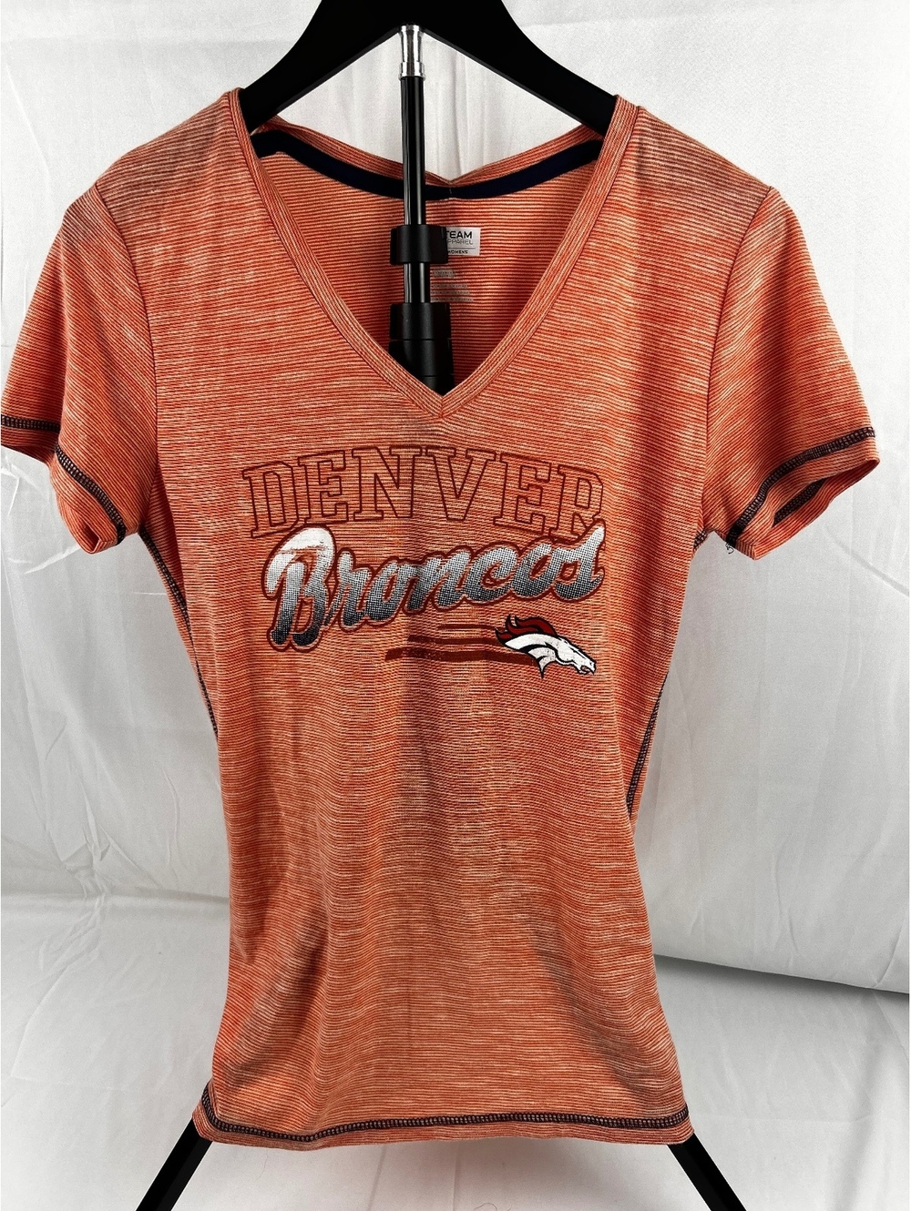 NFL Team Apparel Women's Denver Broncos V-Neck T-Shirt Size Medium Orange